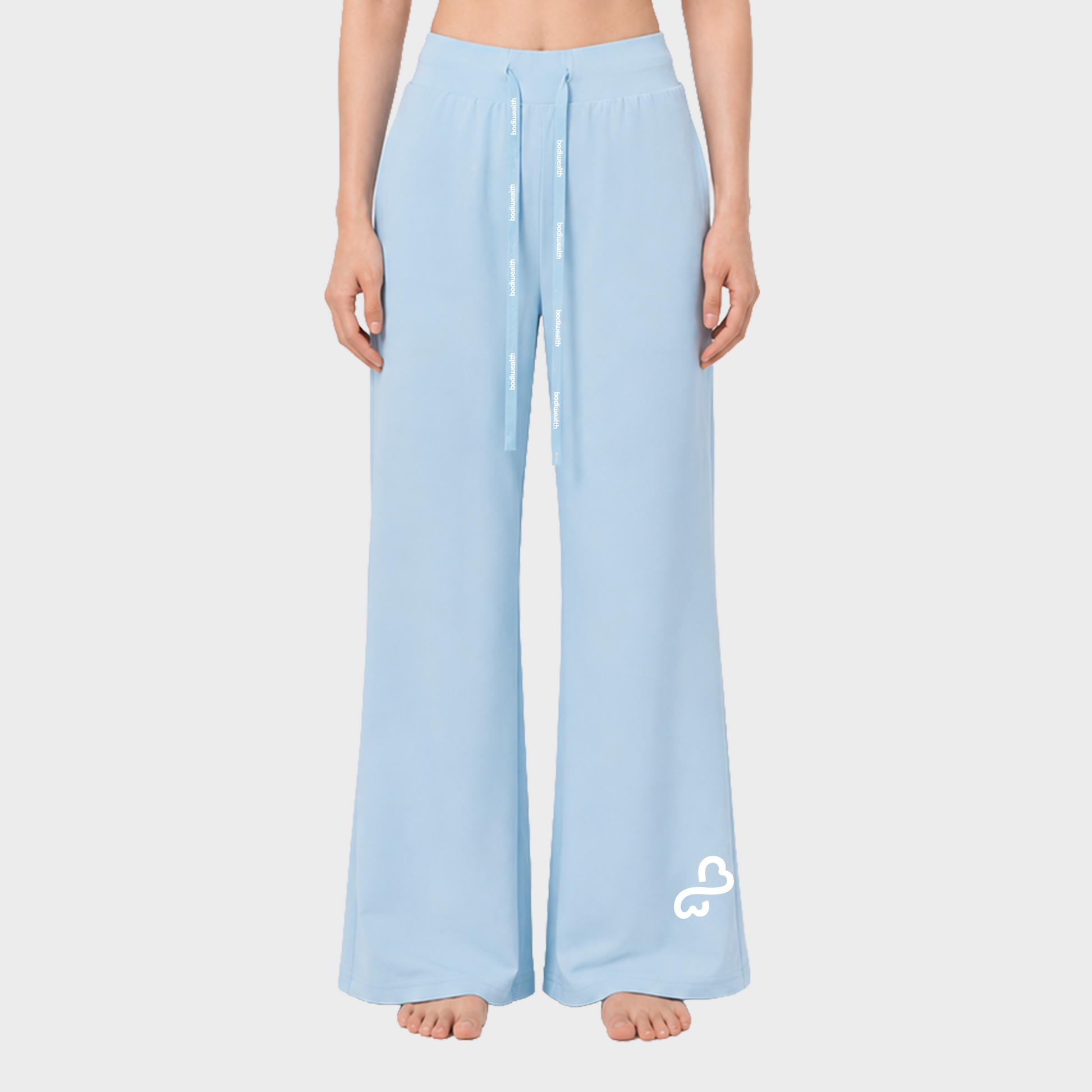 Bodiwealth Light Blue panelled casual sports pants, Model three-quarter