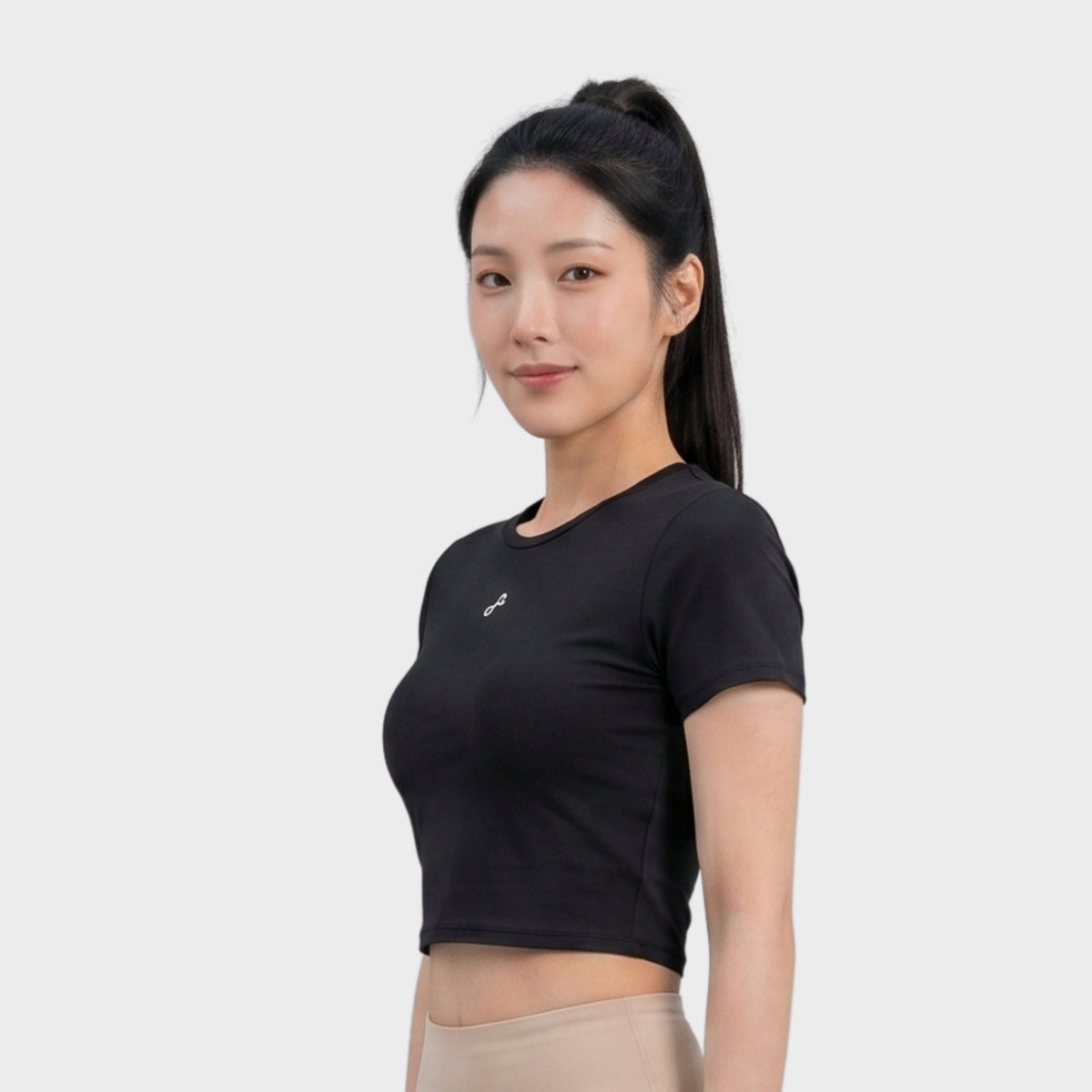 Bodiwealth Black athletic tee, model side